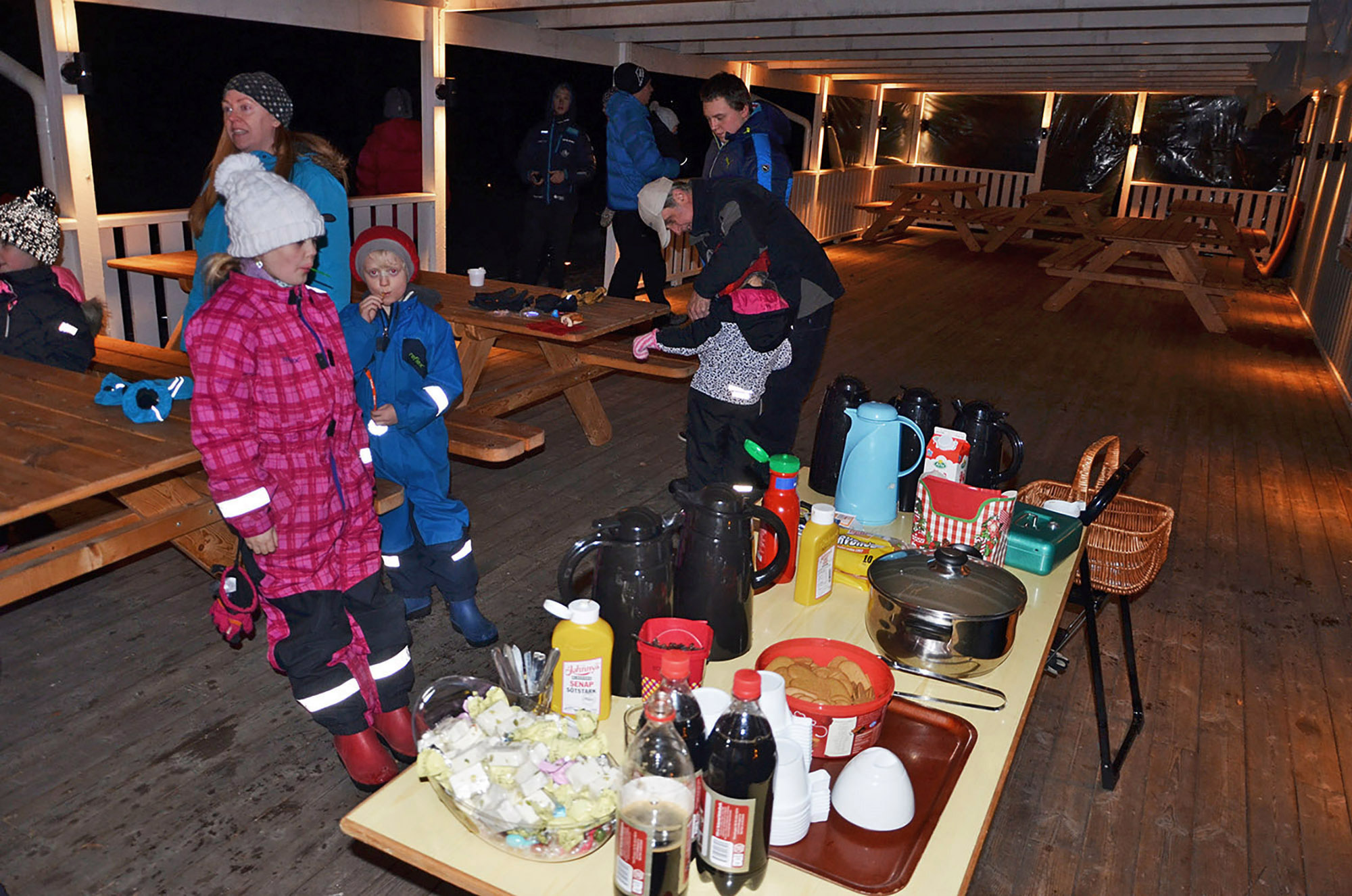 Röste.nu – Röstebilder – Tomtekväll på ny plats vid Dönjegården 2016