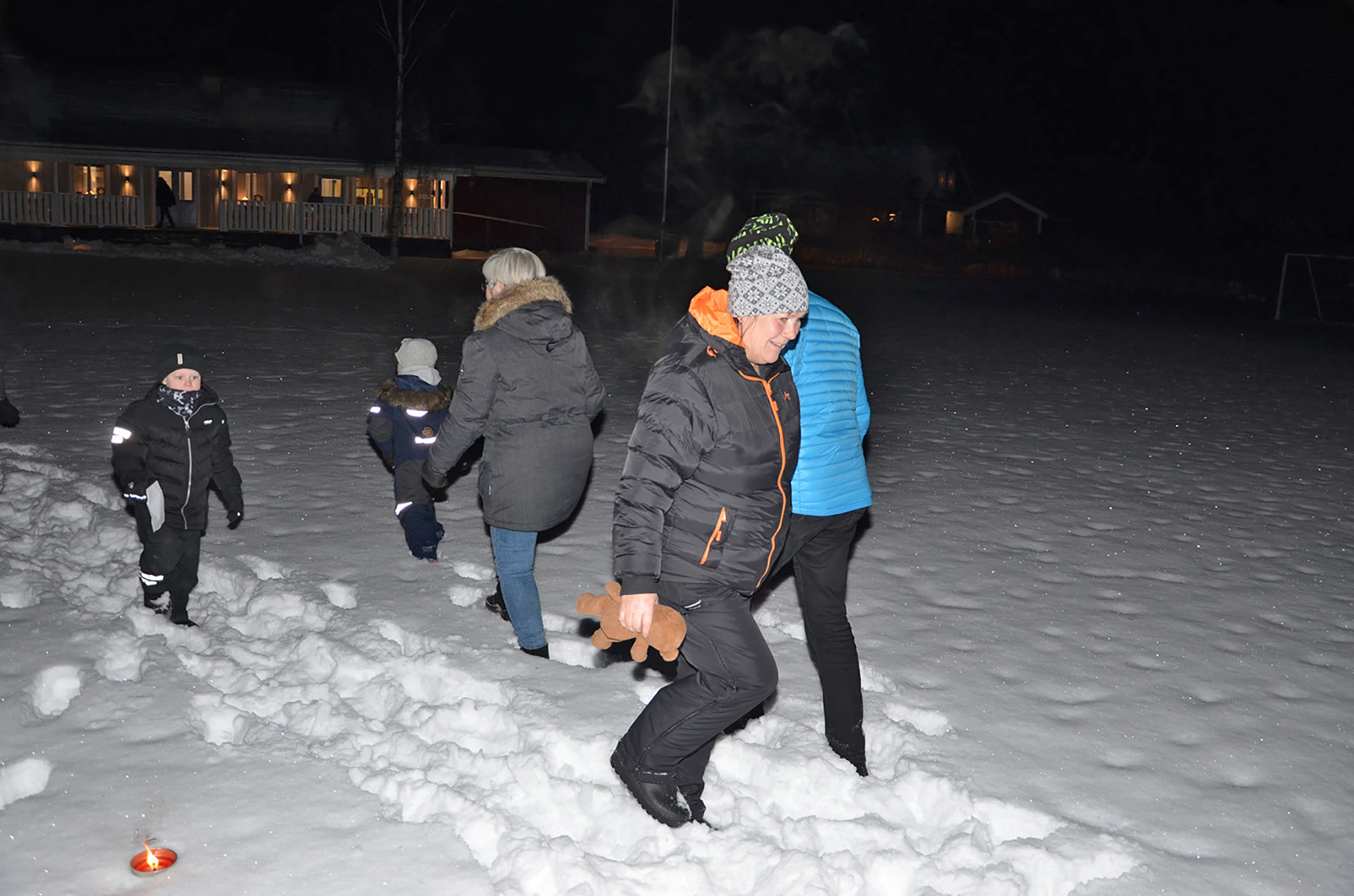 Röste.nu – Röstebilder – Tomtekväll vid Dönjegården 2017