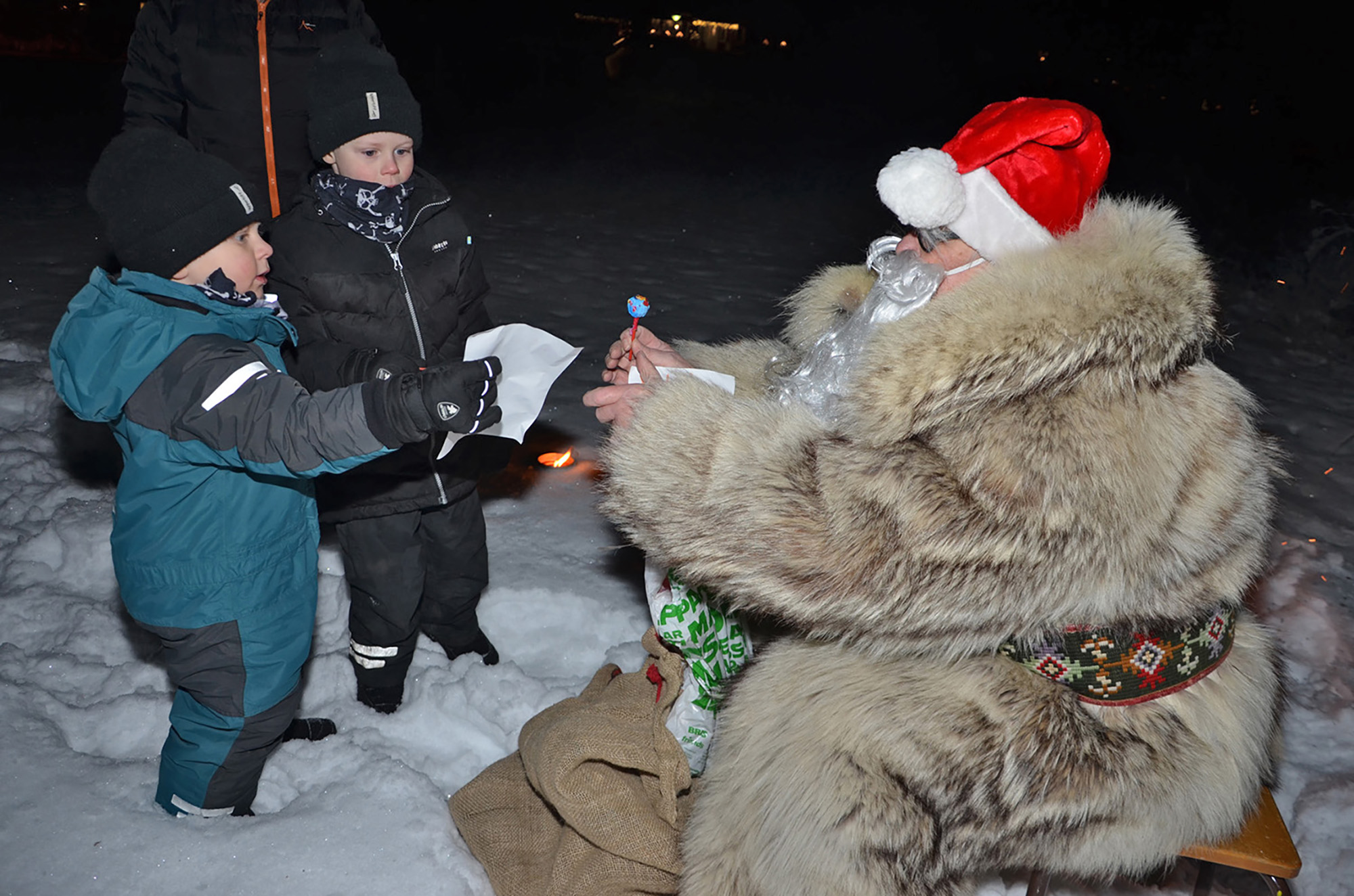 Röste.nu – Röstebilder – Tomtekväll vid Dönjegården 2017