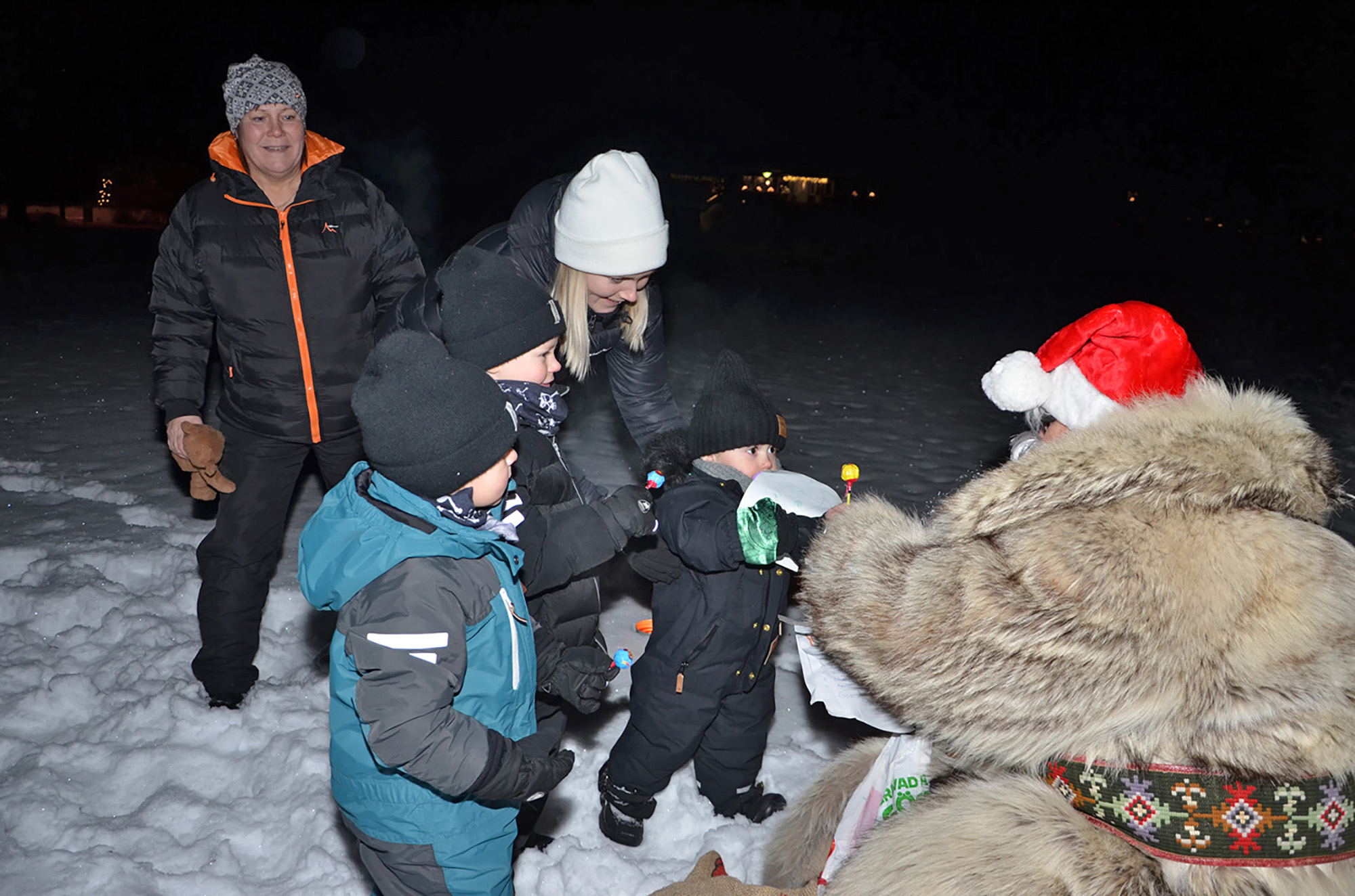 Röste.nu – Röstebilder – Tomtekväll vid Dönjegården 2017