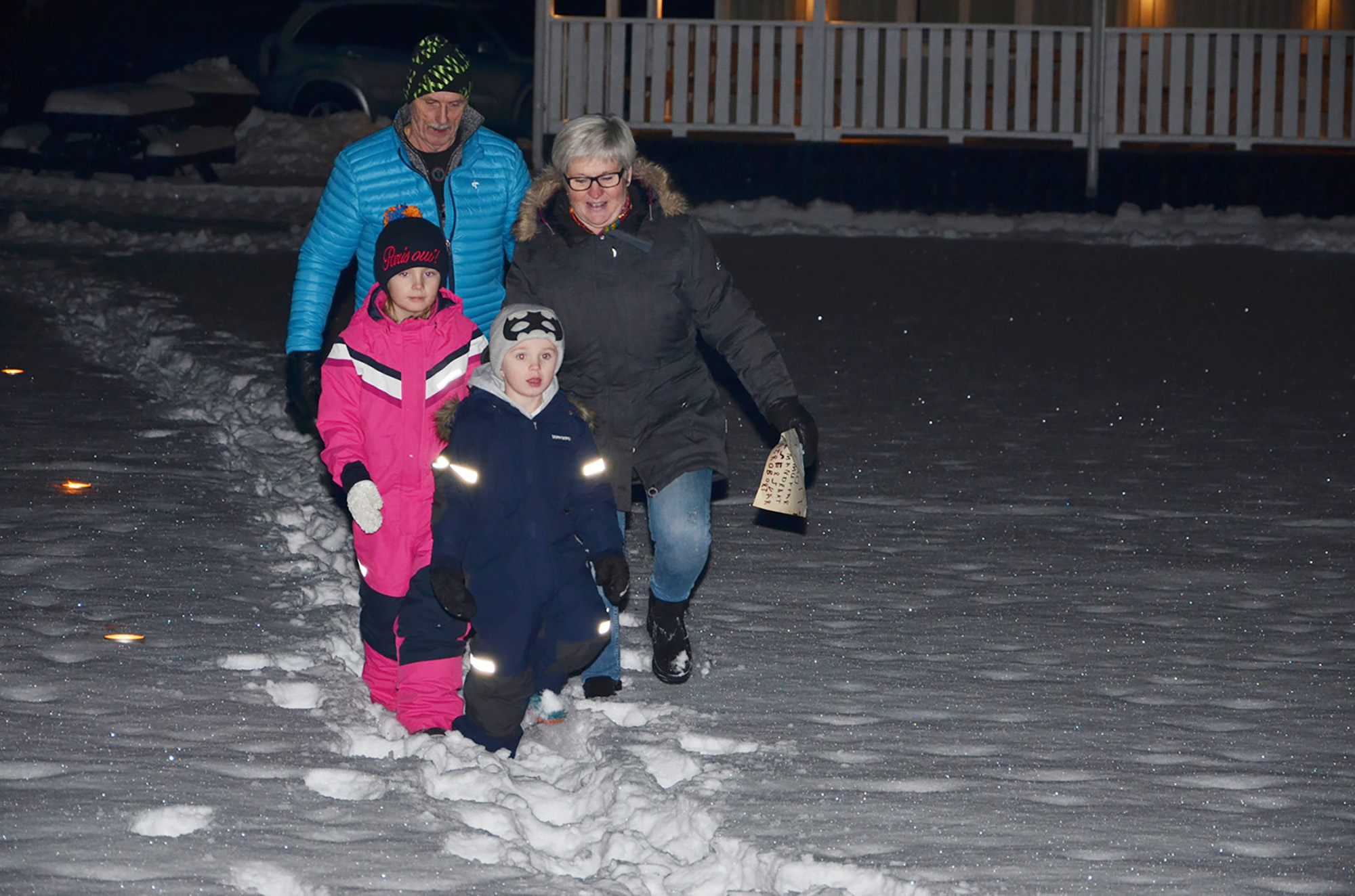 Röste.nu – Röstebilder – Tomtekväll vid Dönjegården 2017