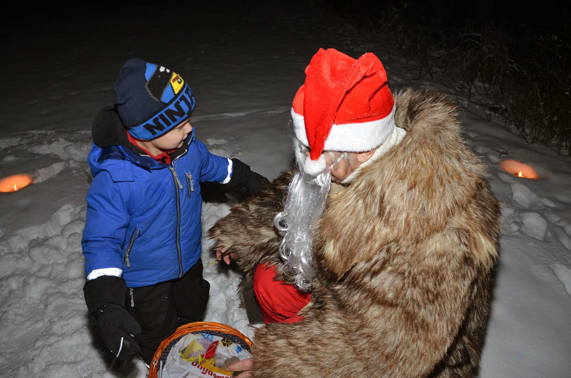 Röste.nu – Röstebilder – Tomtekväll vid Dönjegården 2018