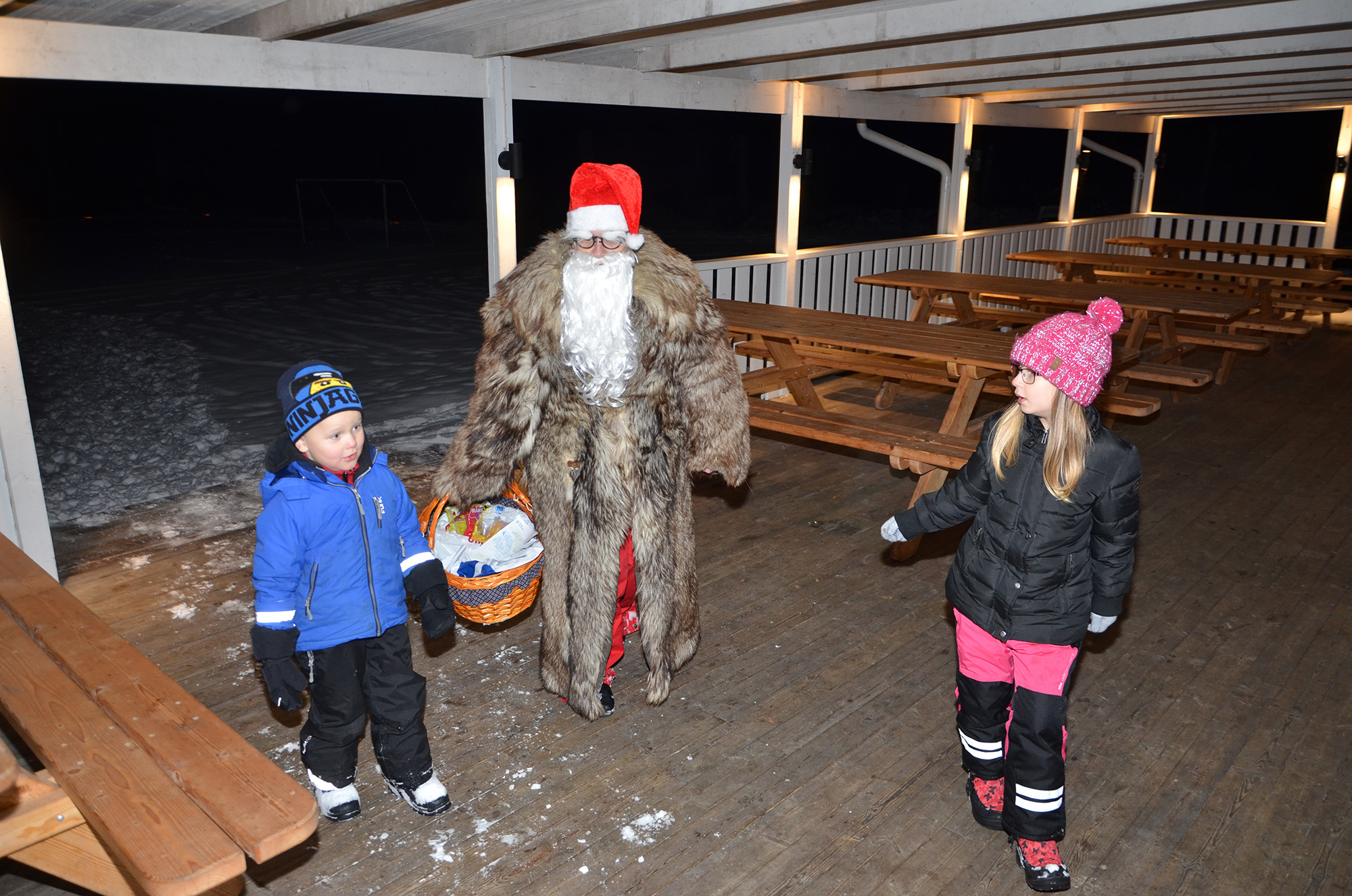 Röste.nu – Röstebilder – Tomtekväll vid Dönjegården 2018