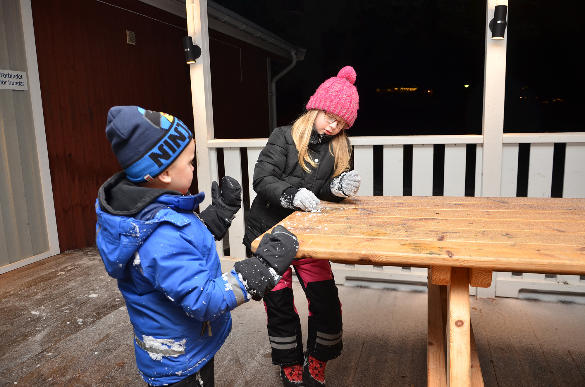 Röste.nu – Röstebilder – Tomtekväll vid Dönjegården 2018