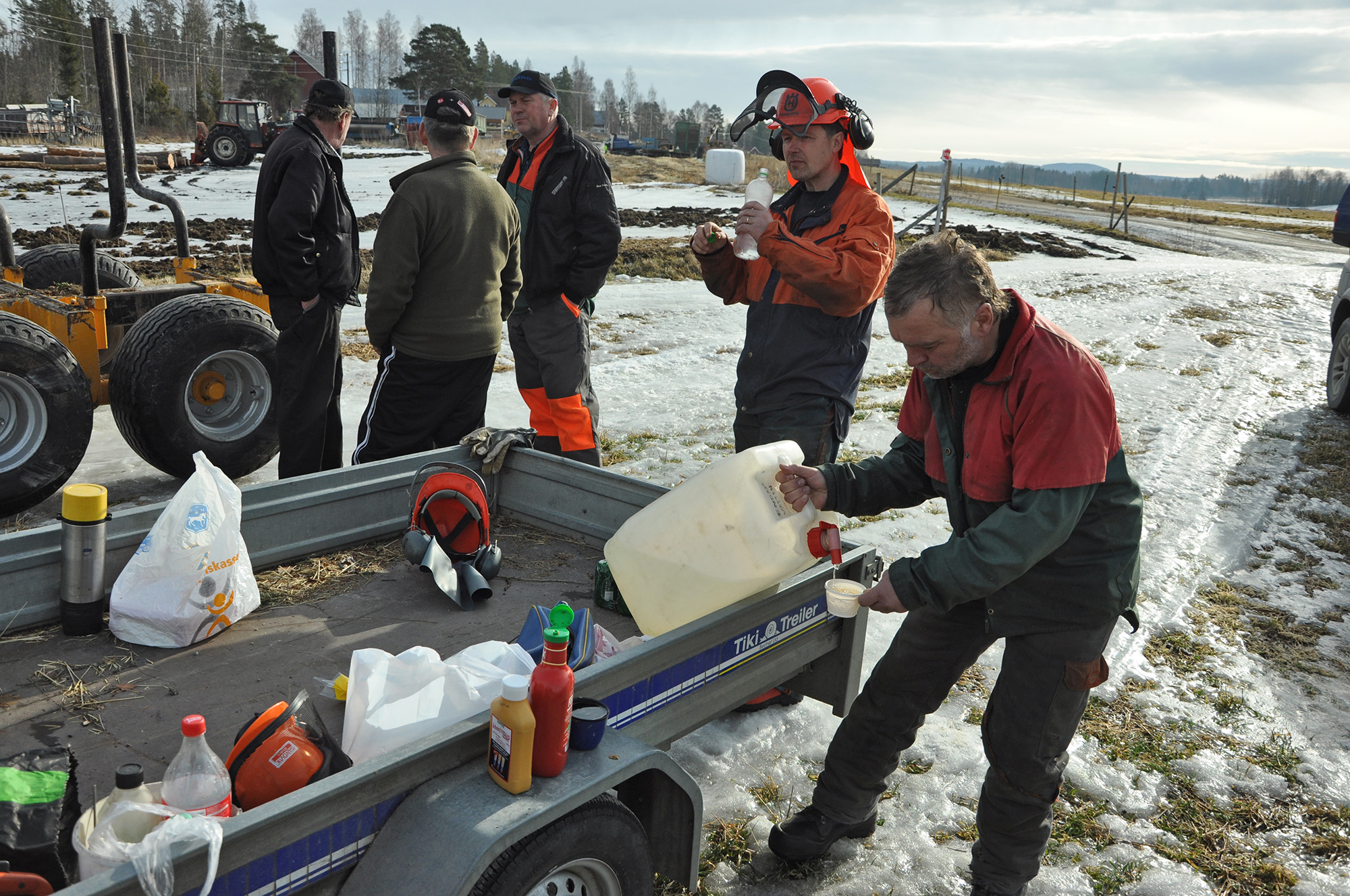 Röste.nu – Röstebilder – Uppröjning på Kalvberget efter stormen Dagmar 2011