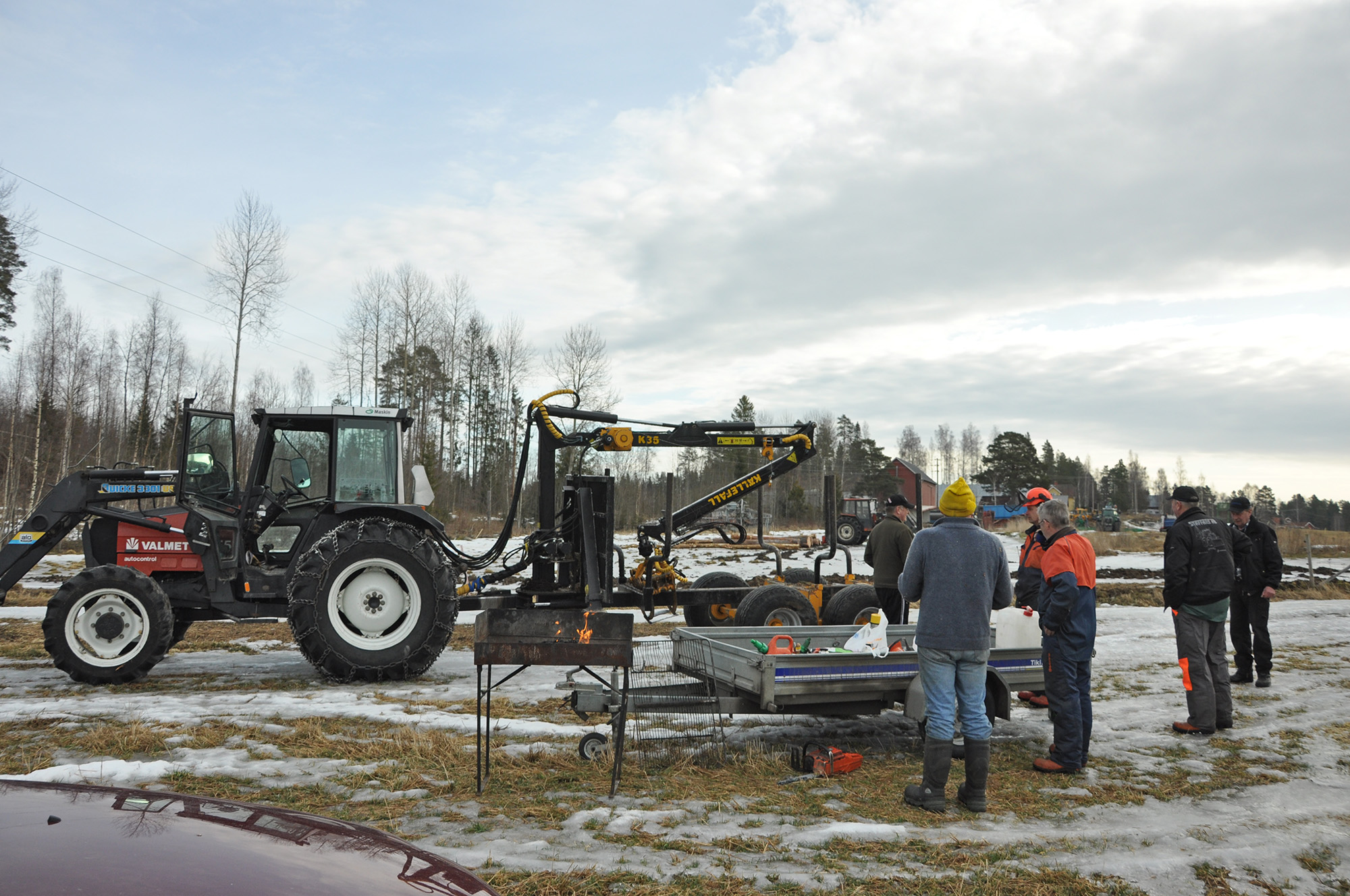 Röste.nu – Röstebilder – Uppröjning på Kalvberget efter stormen Dagmar 2011