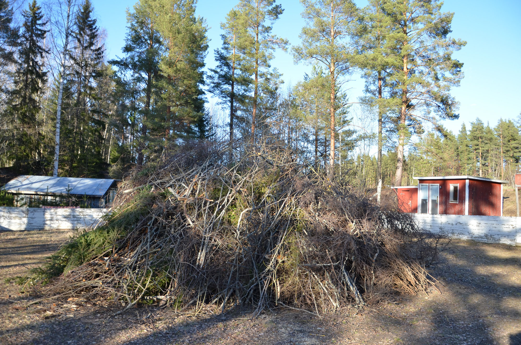Röste.nu – Röstebilder – Valborgsfirande vid Dönjegården 2024