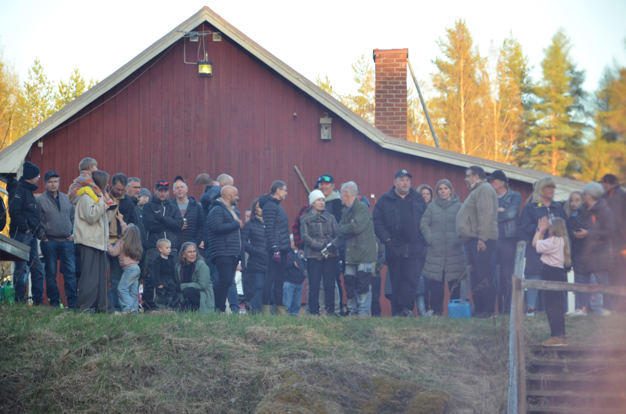 Röste.nu – Röstebilder – Valborgsfirande vid Dönjegården 2025