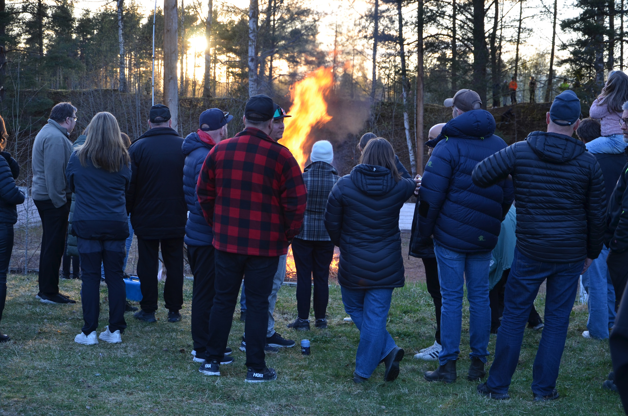 Röste.nu – Röstebilder – Valborgsfirande vid Dönjegården 2025