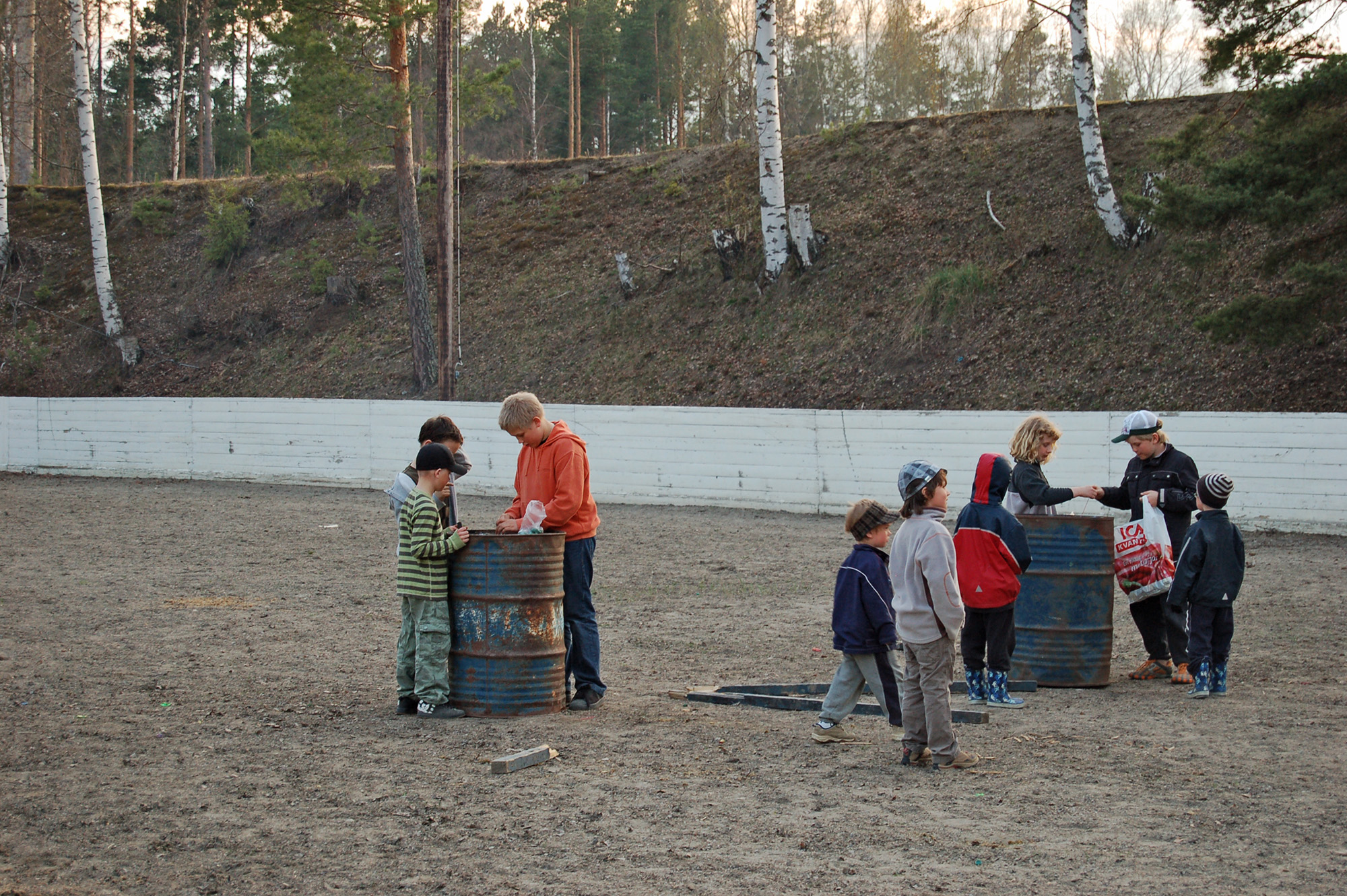 Röste.nu – Röstebilder – Våren hälsades välkommen vid Dönjegården 2008