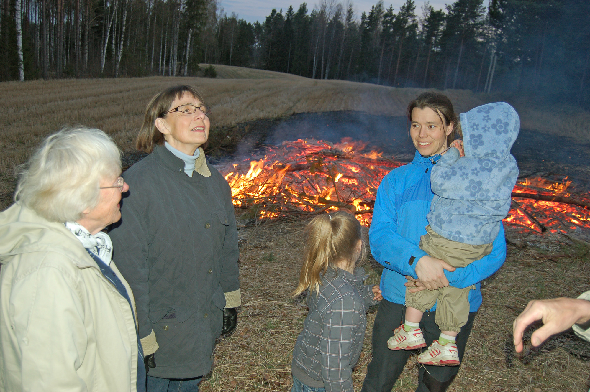 Röste.nu – Röstebilder – Våren hälsades välkommen vid Dönjegården 2008