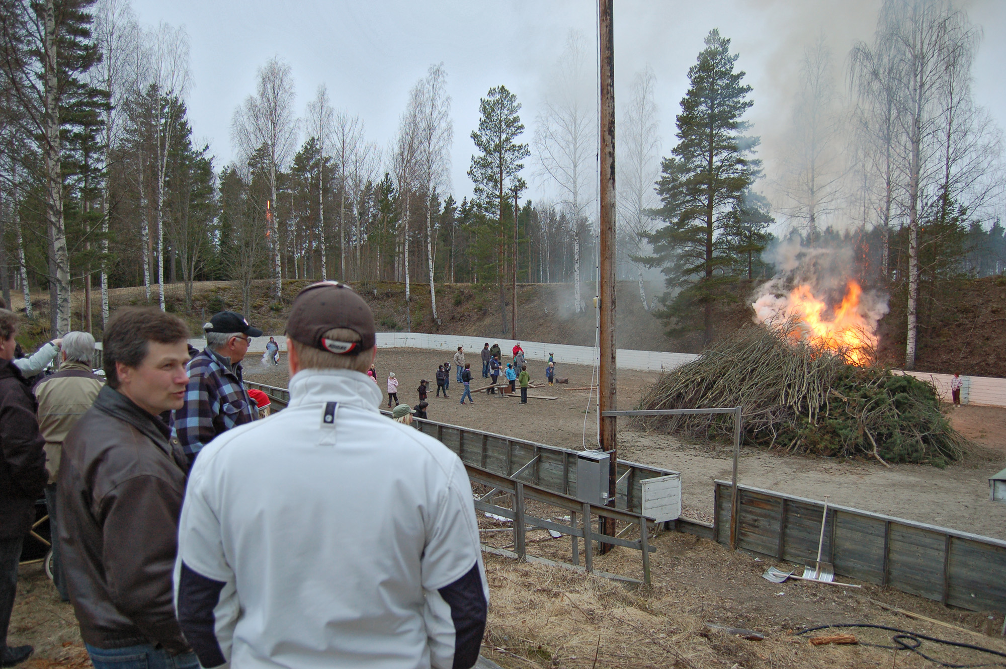 Röste.nu – Röstebilder – Valborg vid Dönjegården 2010