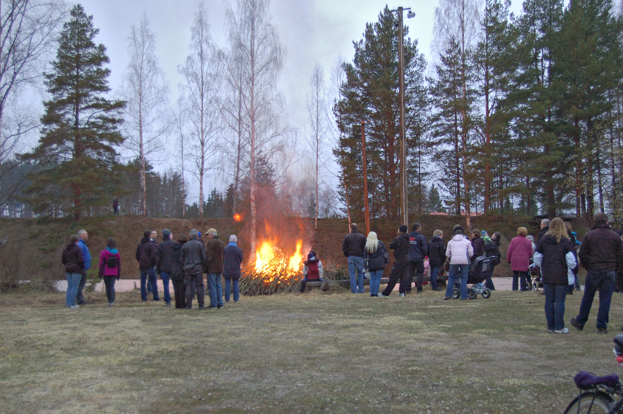 Röste.nu – Röstebilder – Valborg vid Dönjegården 2010