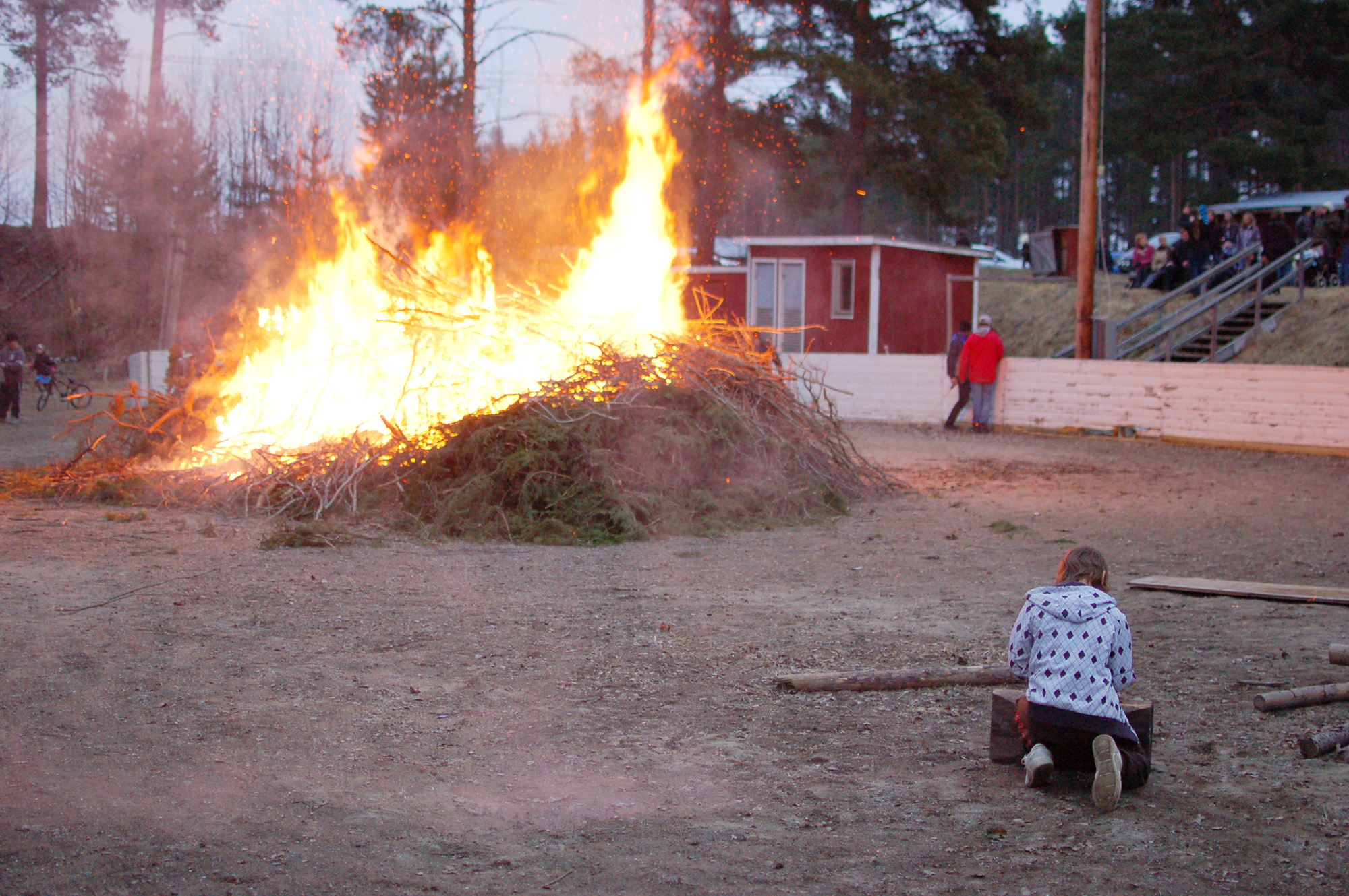 Röste.nu – Röstebilder – Valborg vid Dönjegården 2010