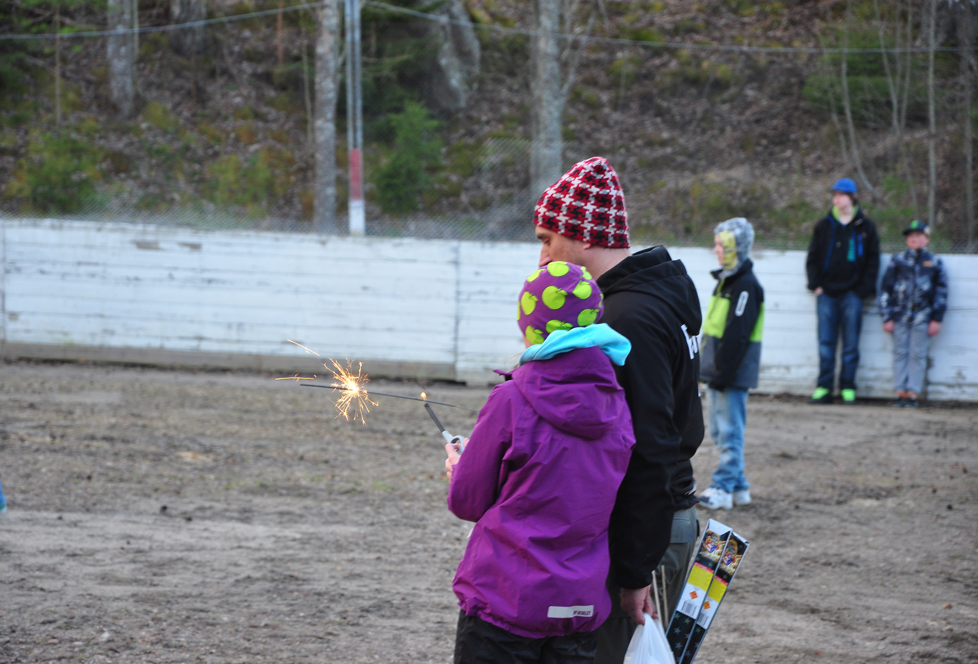 Röste.nu – Röstebilder – Valborgsfirande vid Dönjegården 2013