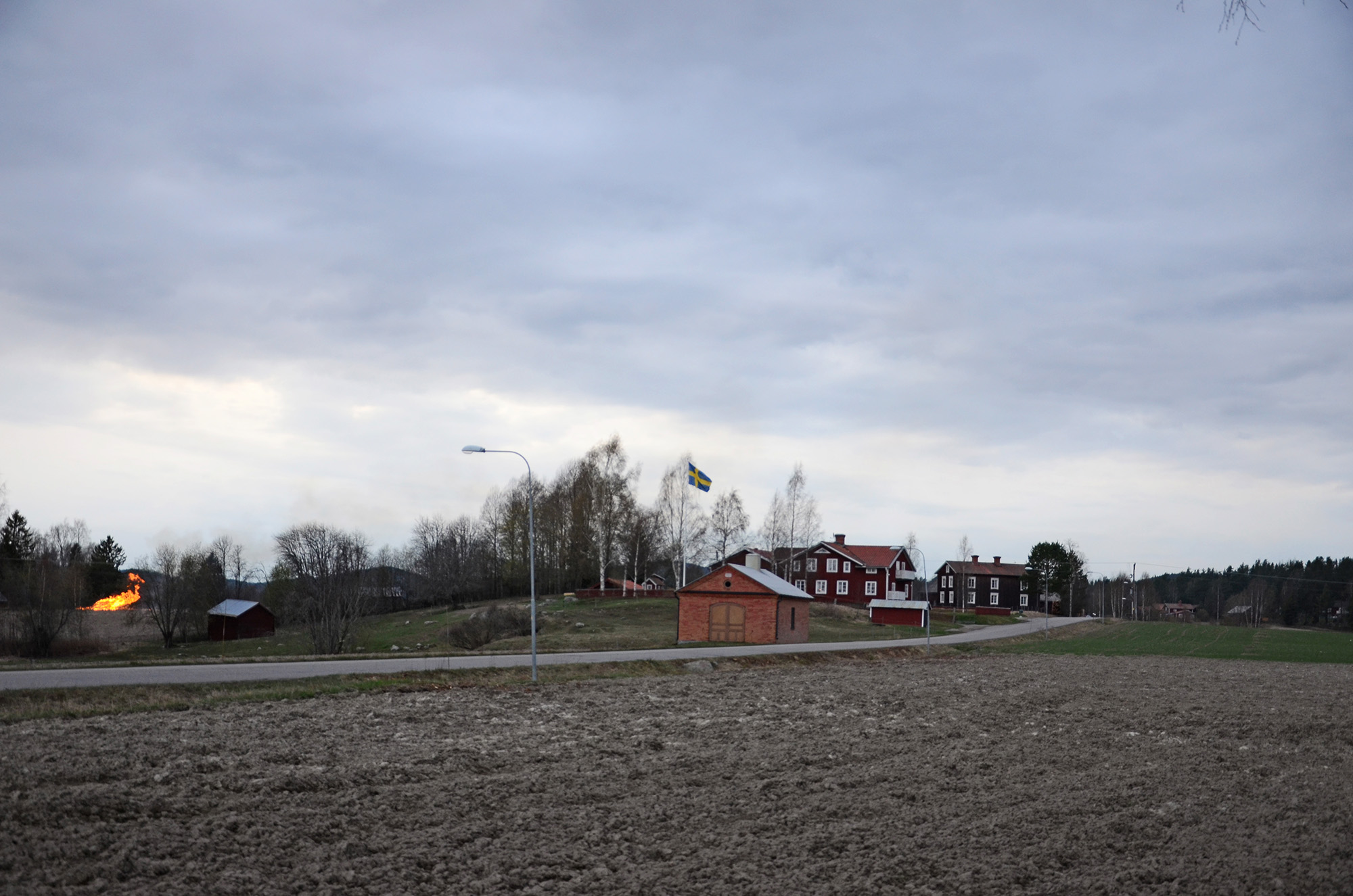 Röste.nu – Röstebilder – Valborg firades vid Dönjegården 2015