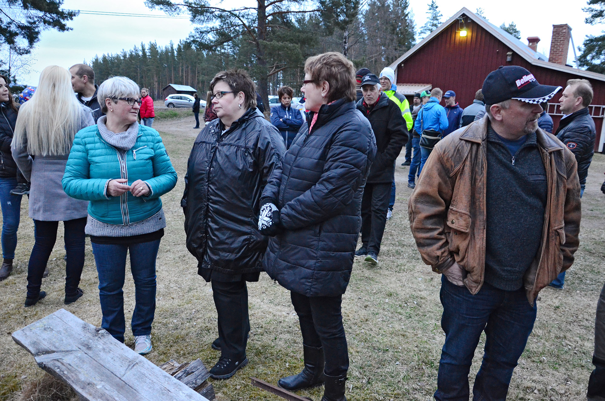 Röste.nu – Röstebilder – Valborg firades vid Dönjegården 2015