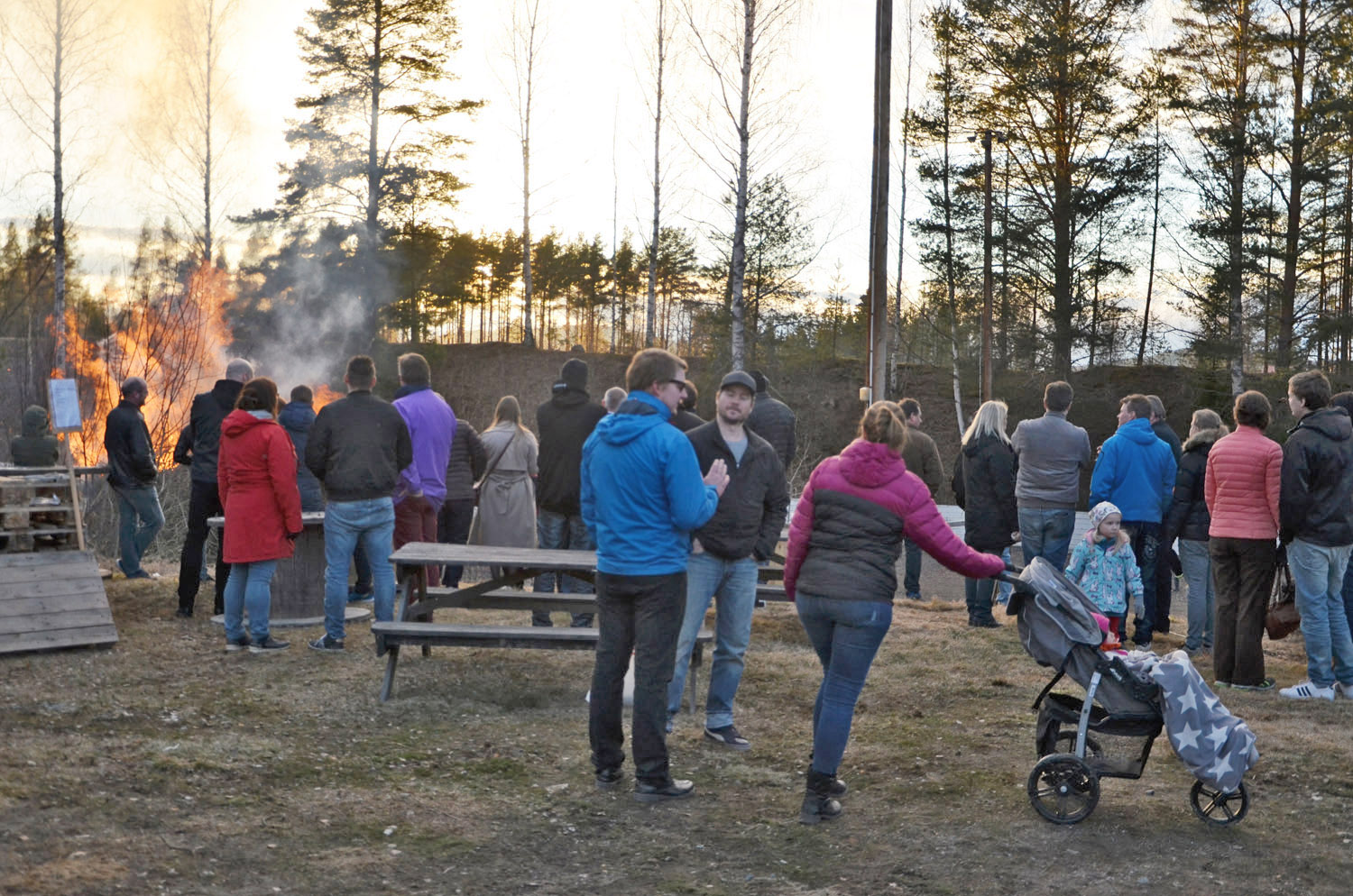 Röste.nu – Röstebilder – Valborgsfirande vid Dönjegården 2017