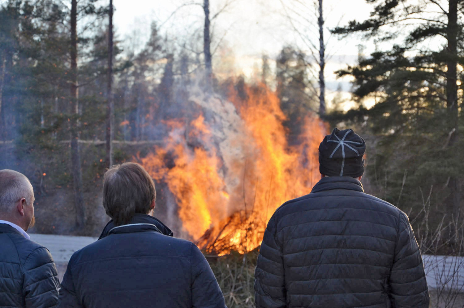 Röste.nu – Röstebilder – Valborgsfirande vid Dönjegården 2017
