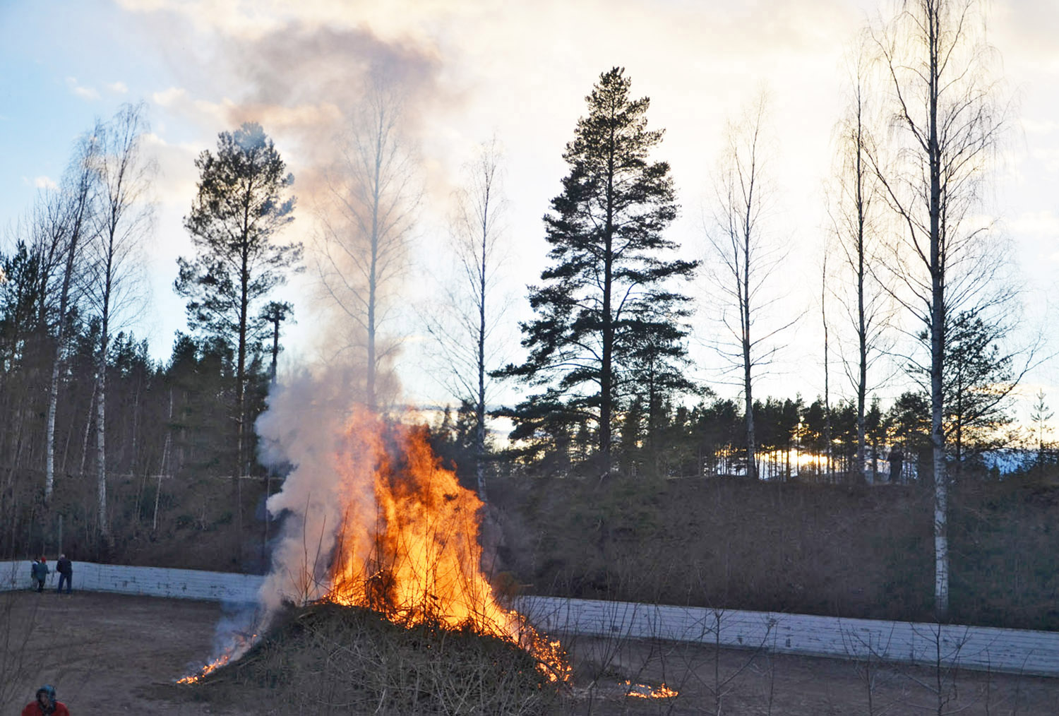 Röste.nu – Röstebilder – Valborgsfirande vid Dönjegården 2017
