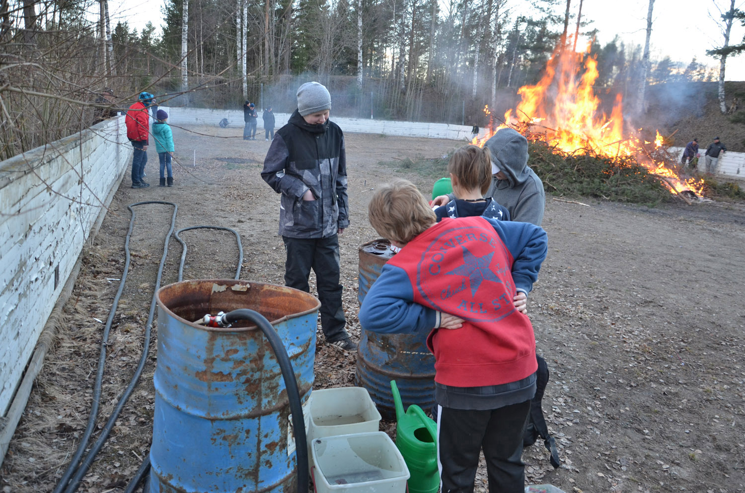 Röste.nu – Röstebilder – Valborgsfirande vid Dönjegården 2017