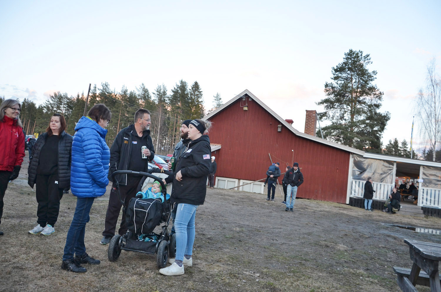 Röste.nu – Röstebilder – Valborgsfirande vid Dönjegården 2017