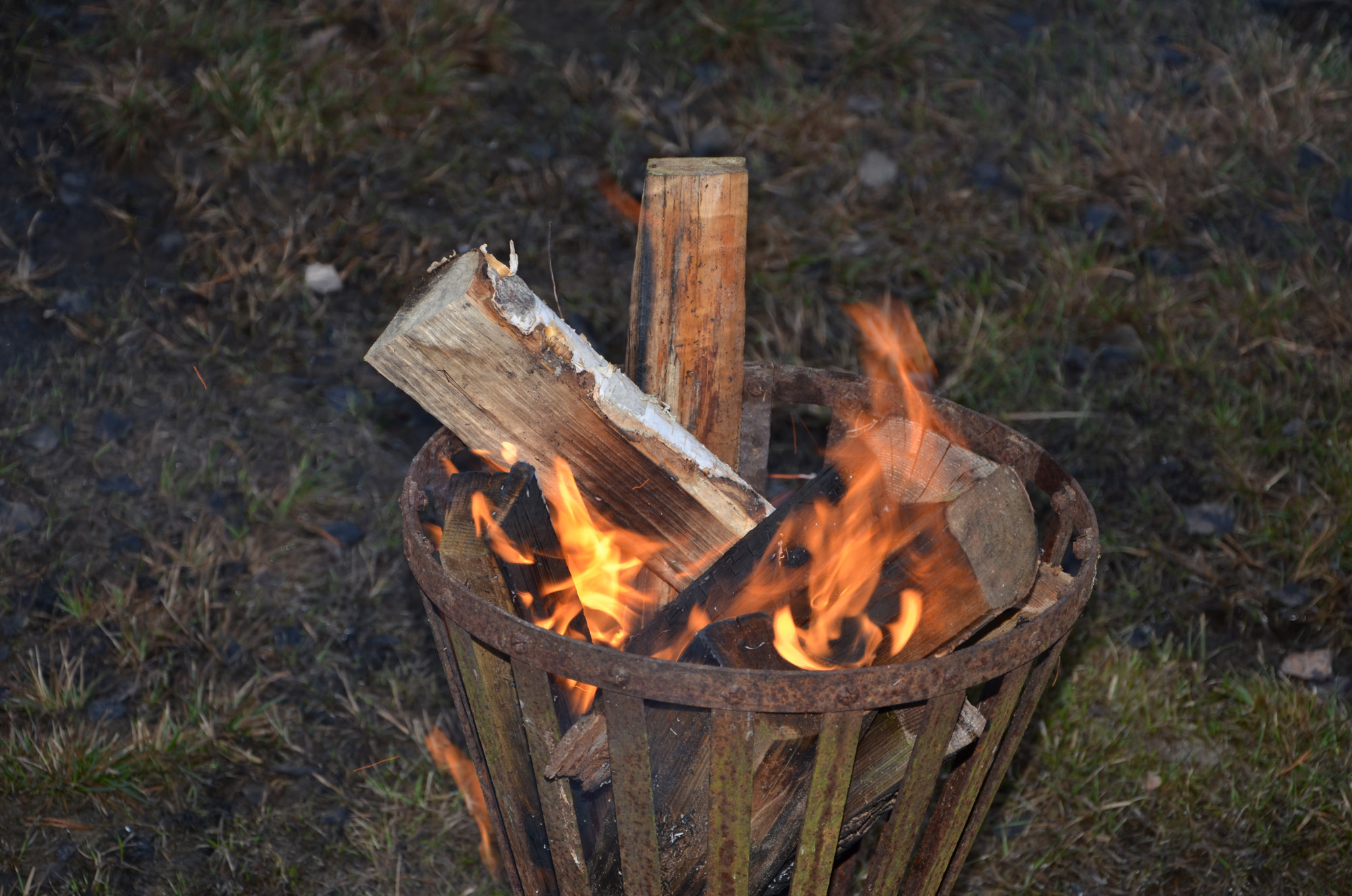 Röste.nu – Röstebilder – Valborgsfirande vid Dönjegården 2018