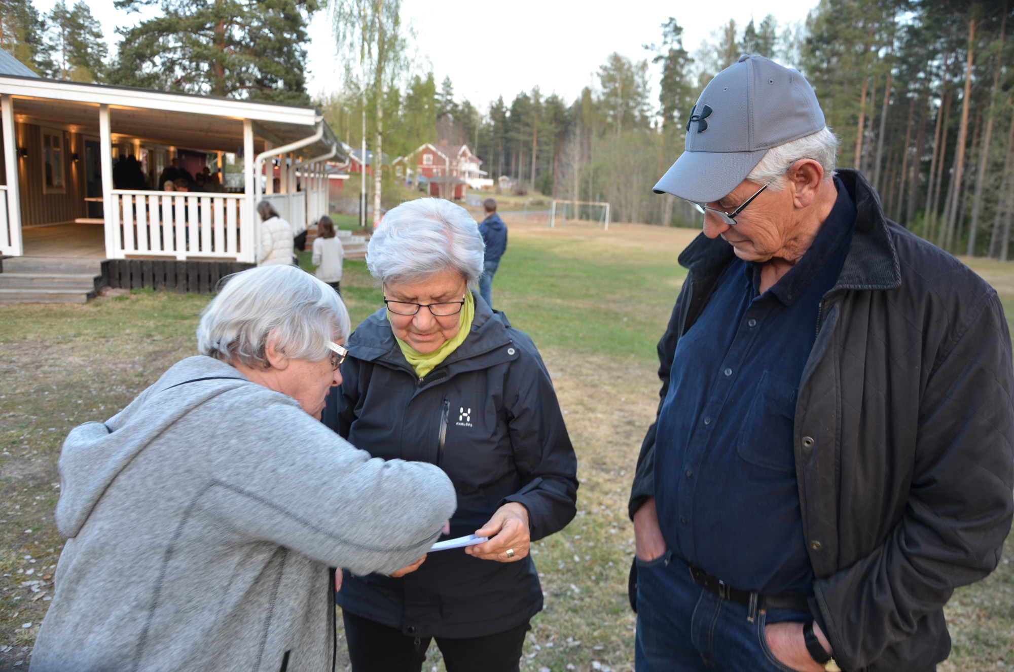 Röste.nu – Röstebilder – Valborgsfirande vid Dönjegården 2019