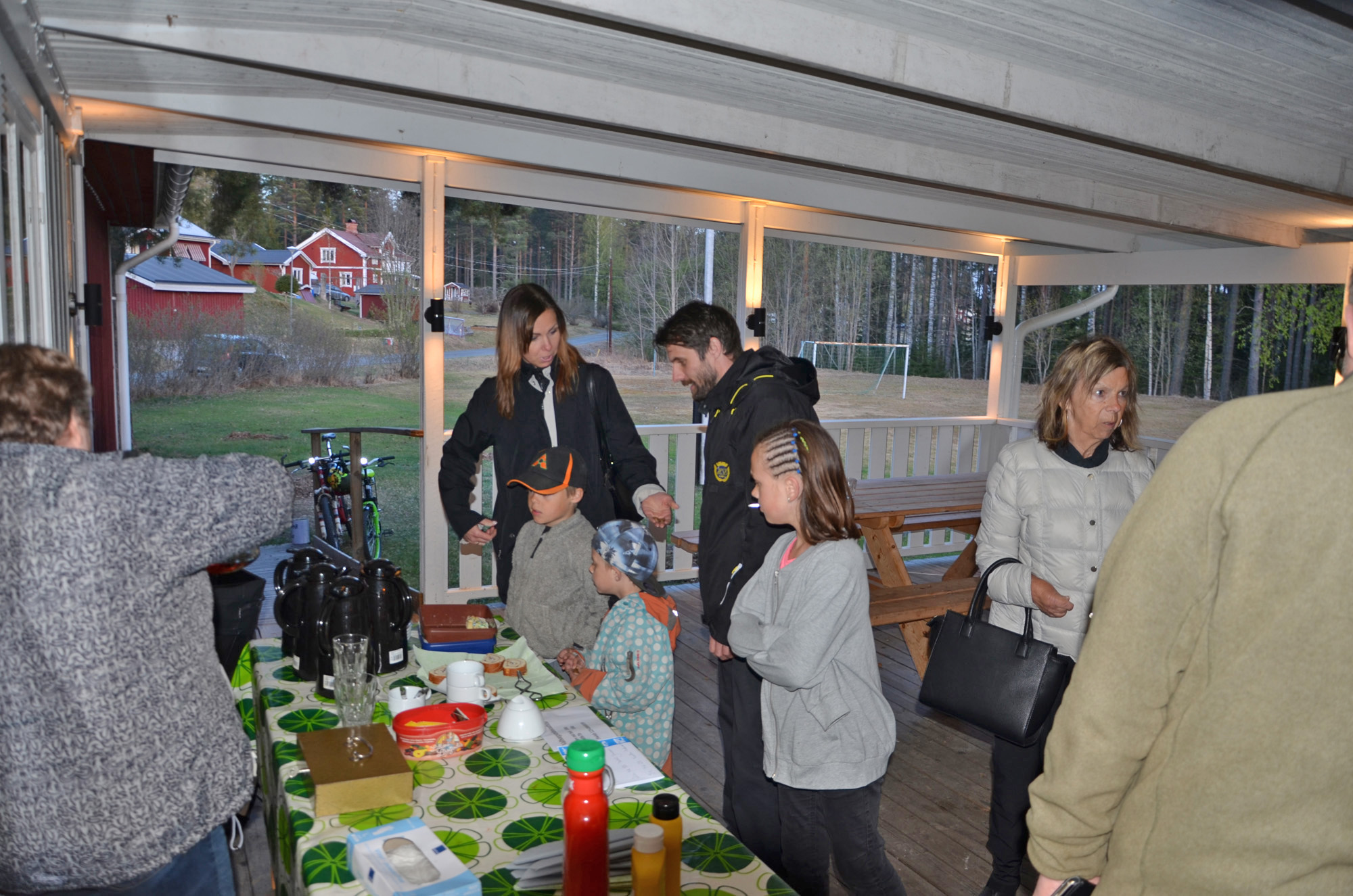 Röste.nu – Röstebilder – Valborgsfirande vid Dönjegården 2019