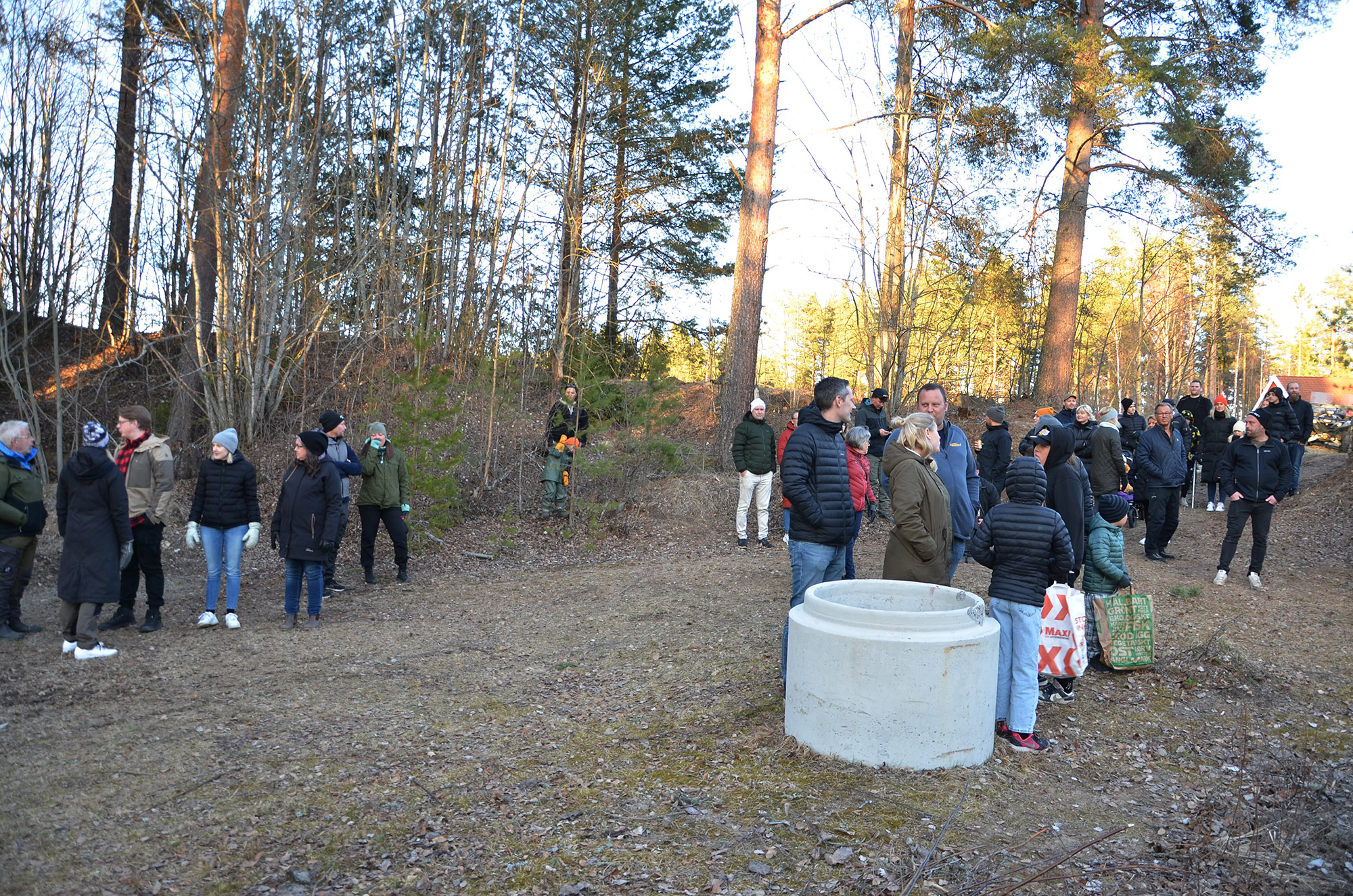 Röste.nu – Röstebilder – Valborgsfirande vid Dönjegården 2023