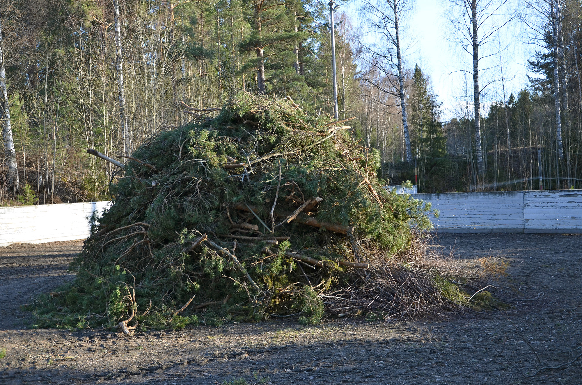Röste.nu – Röstebilder – Valborgsfirande vid Dönjegården 2023