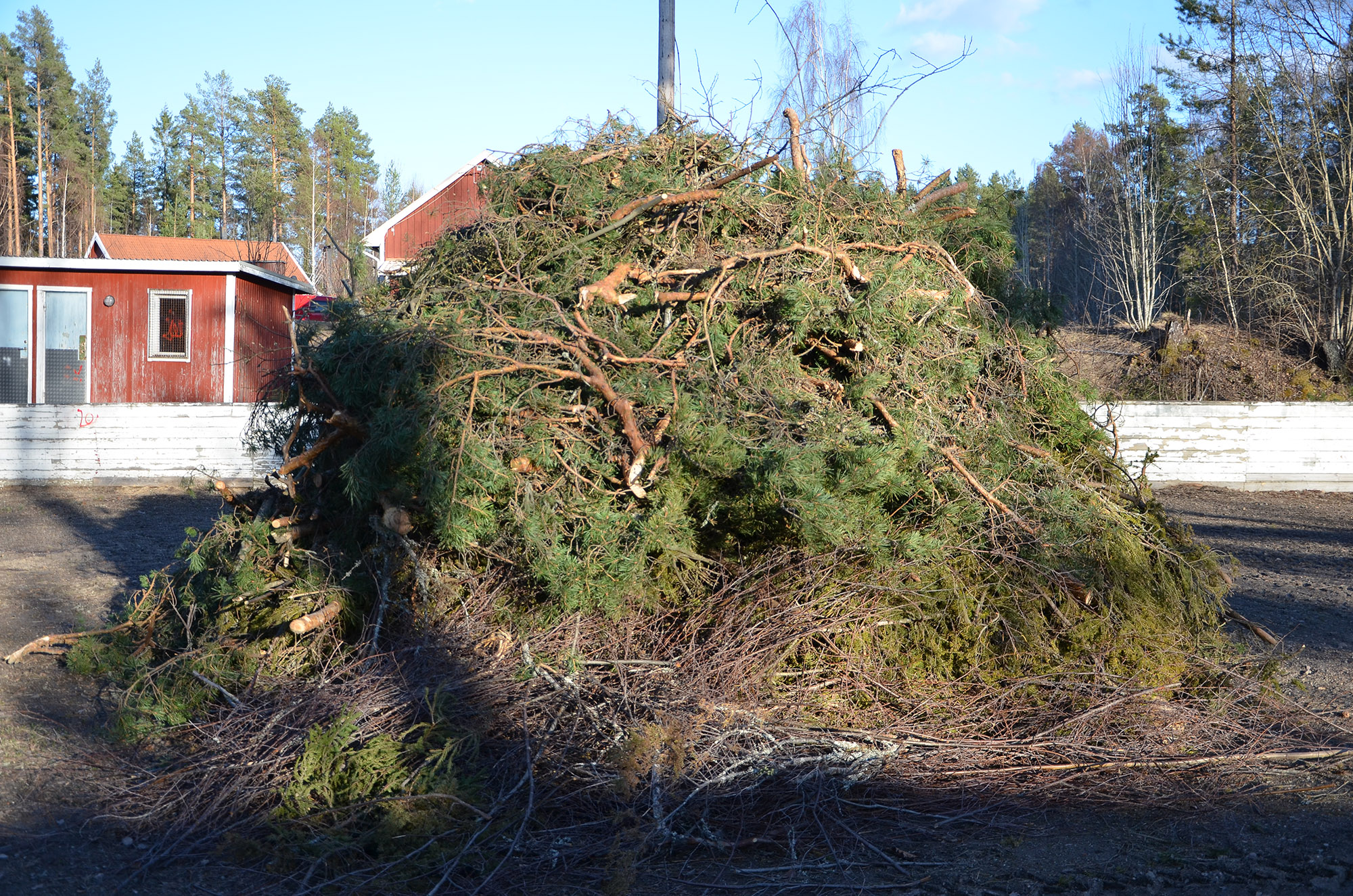 Röste.nu – Röstebilder – Valborgsfirande vid Dönjegården 2023