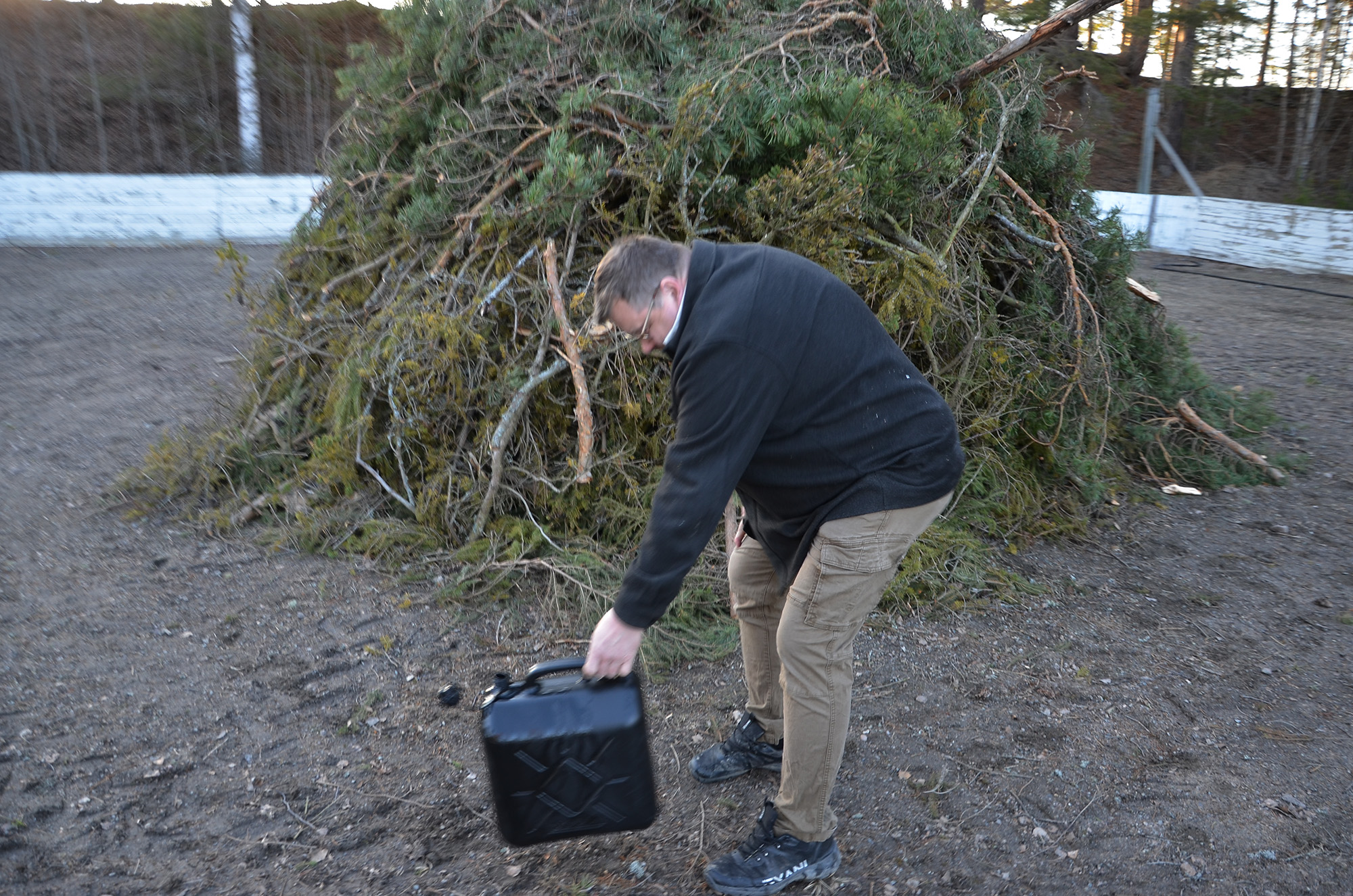 Röste.nu – Röstebilder – Valborgsfirande vid Dönjegården 2023